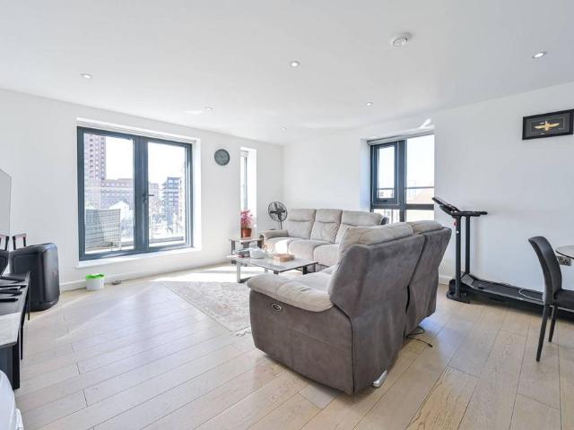 Flat for sale in Bermondsey, Greater London