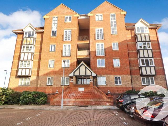 Flat for sale in Northumberland Heath, Greater London