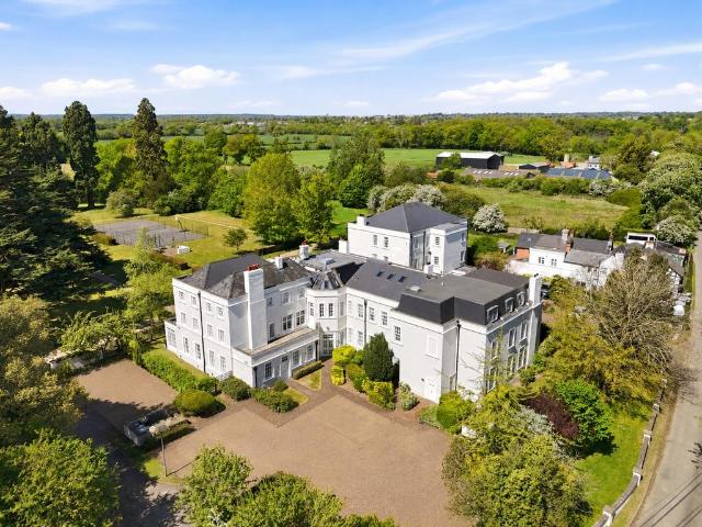 Flat for sale in Tyttenhanger, Five Acres