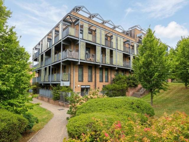 Flat for sale in Milton Keynes
