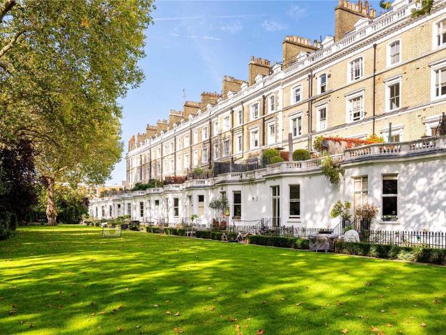 Flat for sale in Brompton, Greater London