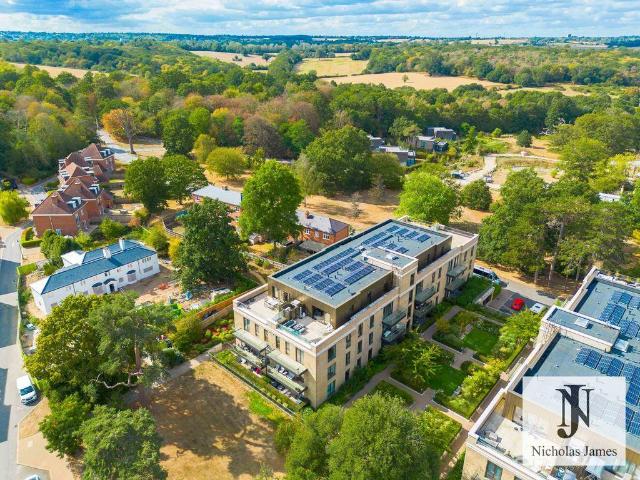 Flat for sale in Cockfosters, Greater London