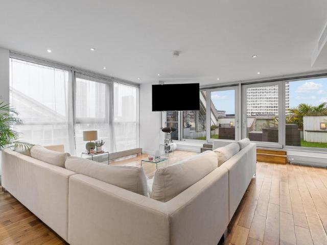 Flat for sale in City Centre, Salford