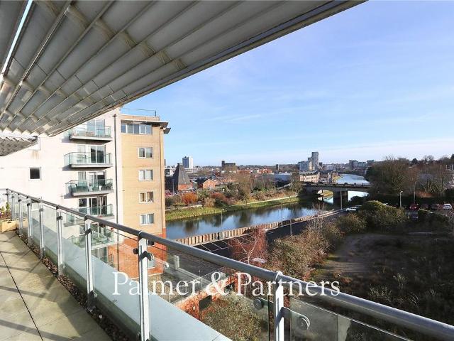 Flat for sale in Maidenhall, Key Street