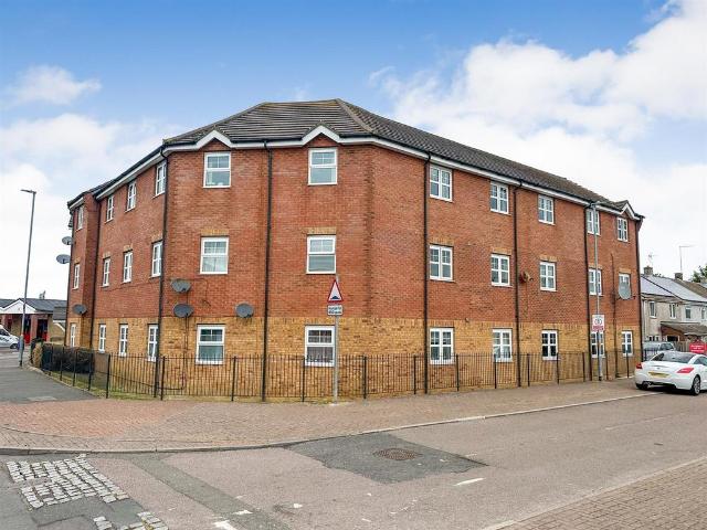 Flat for sale in Corby Village, Corby
