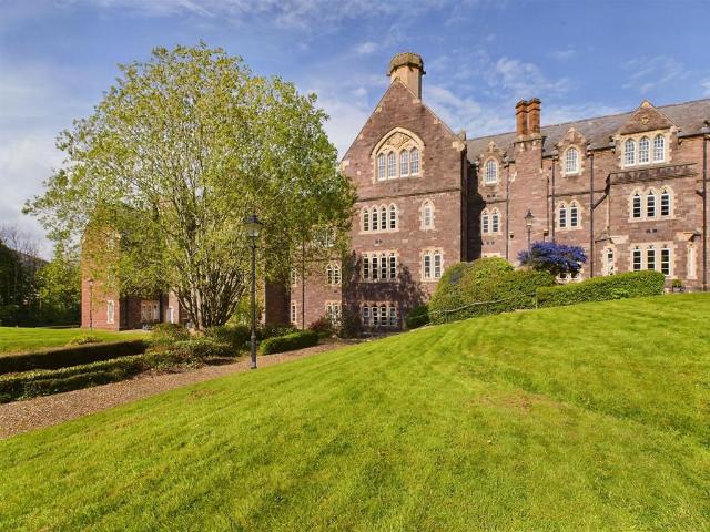 Flat for sale in Abergavenny