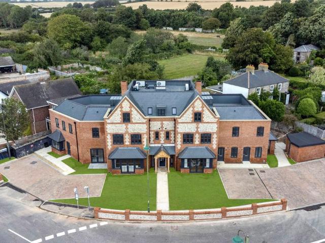 Flat for sale in Fishersgate, West Sussex