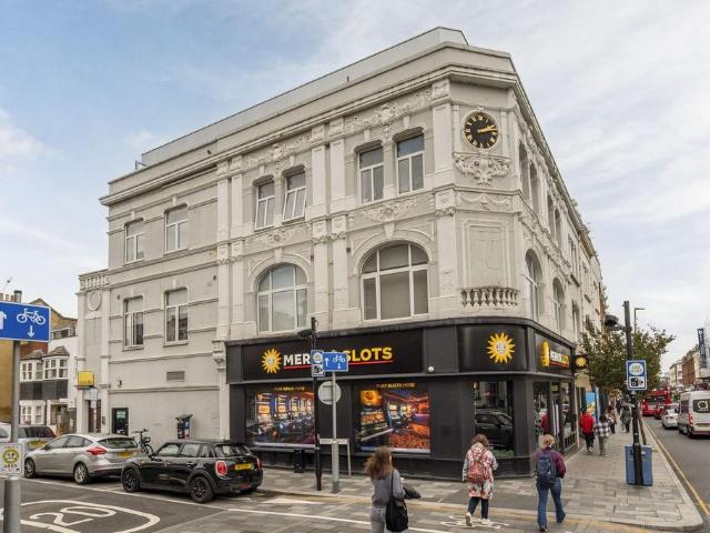 Flat for sale in Putney, Greater London