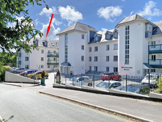 Flat for sale in Moresk, Penweathers
