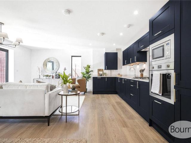 Flat for sale in Horsell, Woking