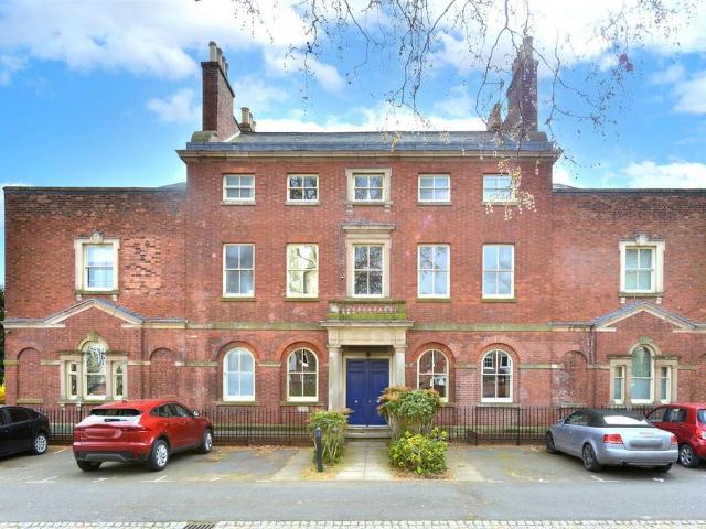 Flat for sale in Cherry Orchard, Frankwell