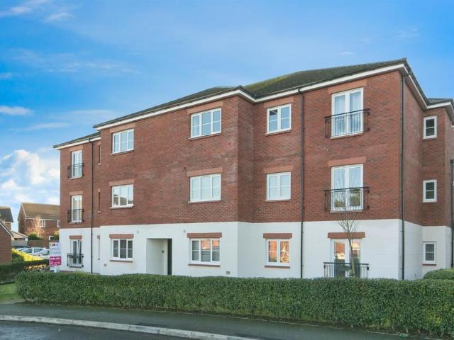 Flat for sale in Woodchurch, Upton