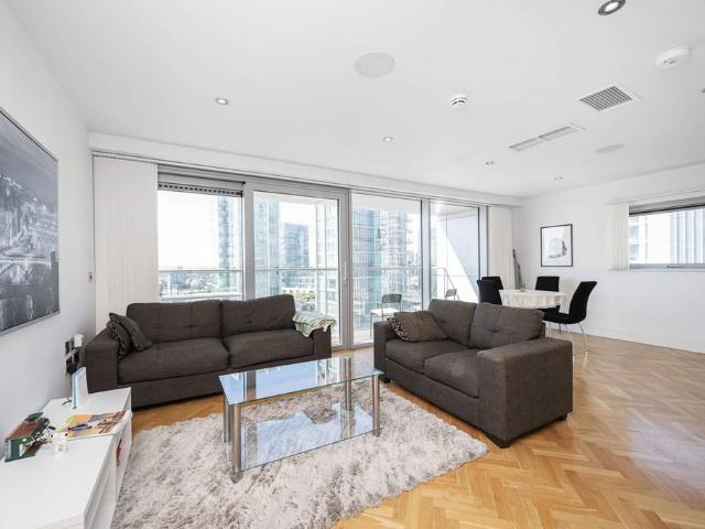 Flat for sale in St. George in the East, Whitechapel