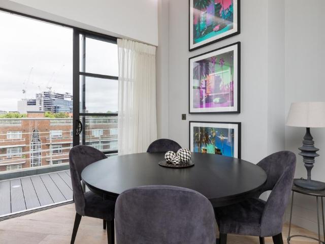 Flat for sale in West Kensington, Greater London