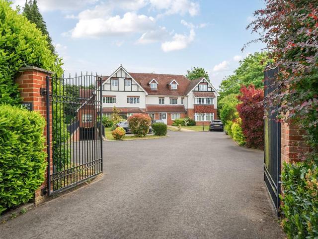 Flat for sale in Horsell, Woking