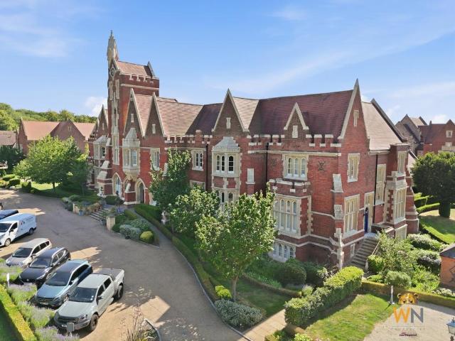 Flat for sale in The Galleries, Navestock Side