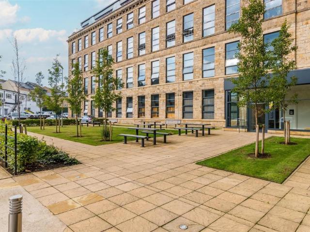 Flat for sale in Horsforth, West Yorkshire