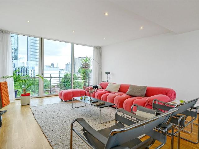 Flat for sale in Islington, Greater London