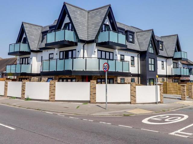 Flat for sale in Essex