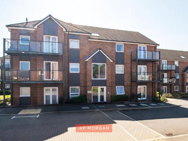Flat for sale in Shirley, West Midlands