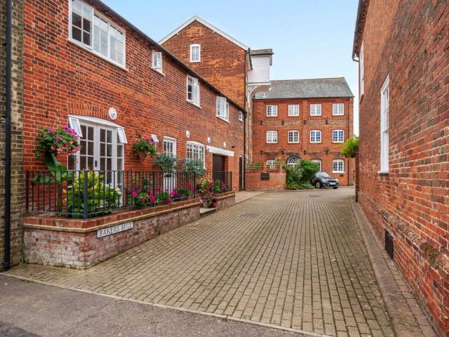 Flat for sale in Chelmondiston, Isle Of Man