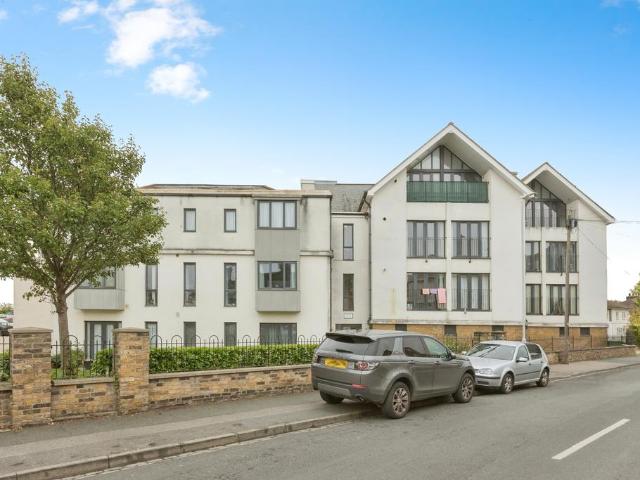 Flat for sale in Rosherville, Gravesham