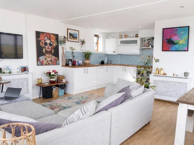 Flat for sale in Rochford, Barling