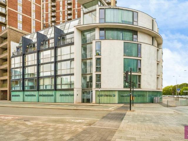 Flat for sale in Blackfriars, Salford