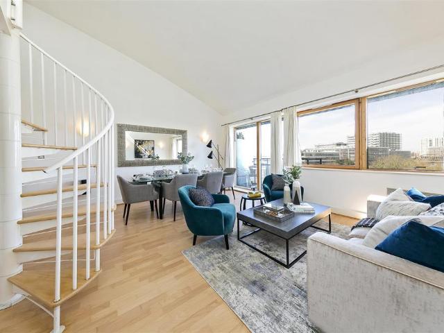 Flat for sale in London Borough of Hounslow, Strand