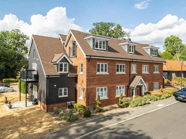 Flat for sale in Binfield