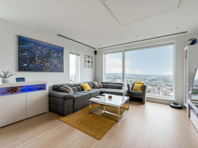 Flat for sale in London Borough of Croydon, Selhurst