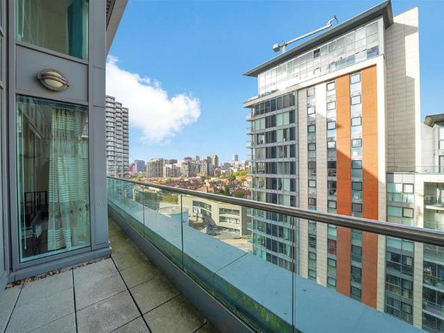 Flat for sale in Canning Town, Greater London