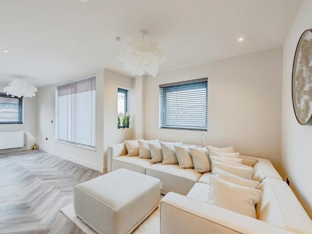 Flat for sale in Blackwell, Mid Sussex