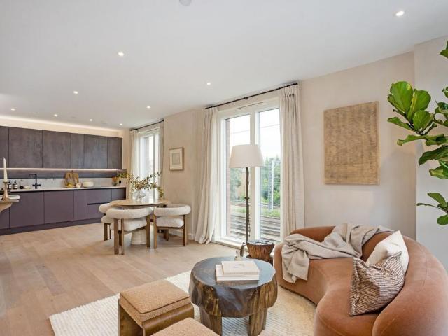 Flat for sale in West Hampstead, Greater London