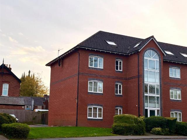 Flat for sale in Leigh, Wigan