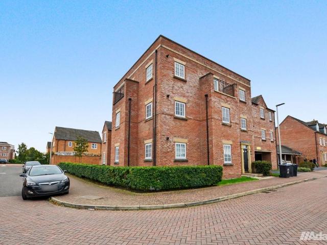 Flat for sale in Manor Park, Runcorn