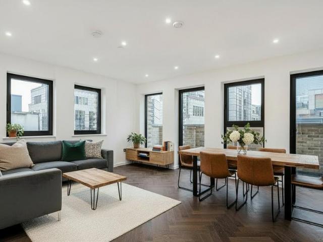 Flat for sale in Aldgate, Lyons