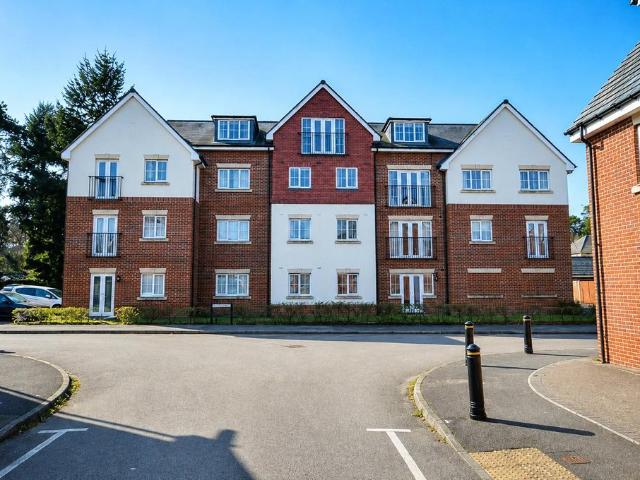 Flat for sale in Bolton Low Houses, Hampshire