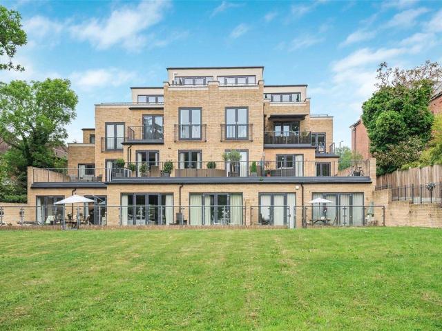 Flat for sale in Cockfosters, Greater London