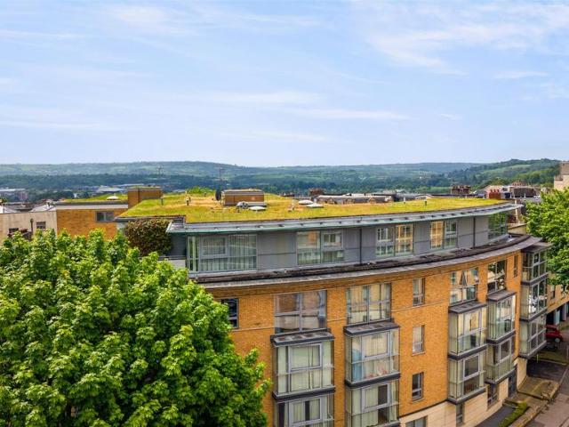 Flat for sale in Hotwells, Feckenham