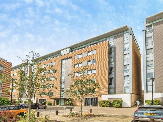 Flat for sale in Key Street, Suffolk