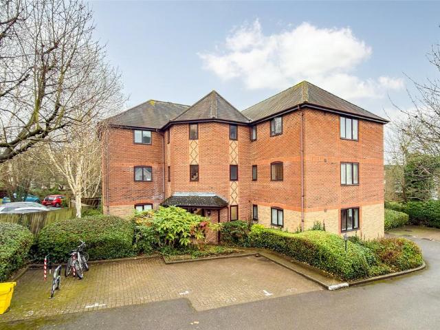 Flat for sale in St Albans, Five Acres