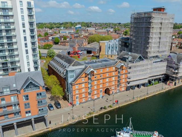 Flat for sale in Key Street, Suffolk