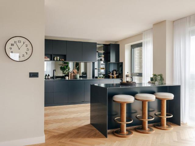 Flat for sale in Woodberry Down, Stamford Hill