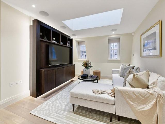 Flat for sale in Greater London