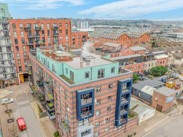 Flat for sale in Key Street, Suffolk