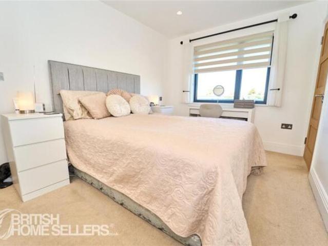 Apartment for sale in Bushey