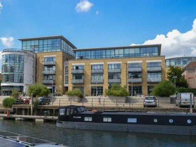 House for sale in Brentford End, Greater London
