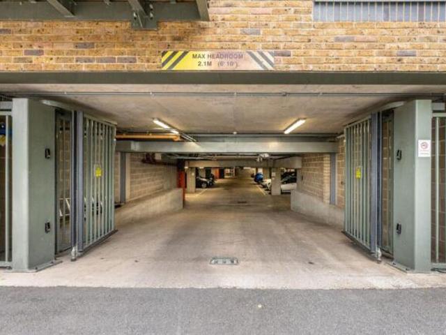 Apartment for sale in Twickenham, Greater London