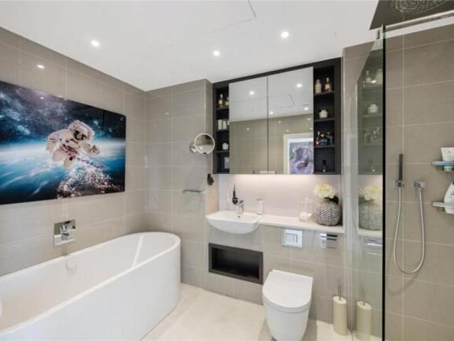 Apartment for sale in Cat Hill, England